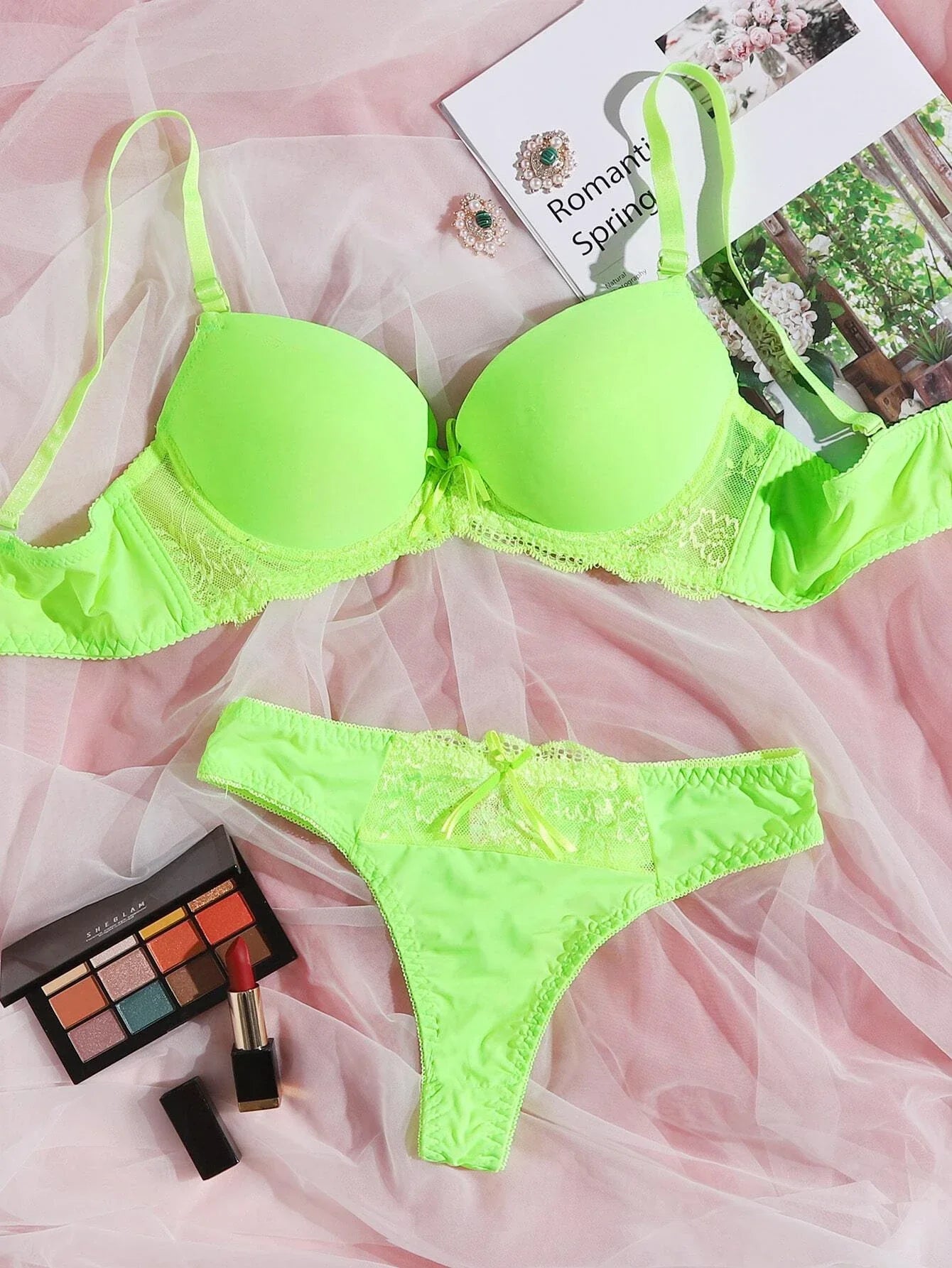 Contrast Lace Underwire Bra & Panty Lingerie Set Green