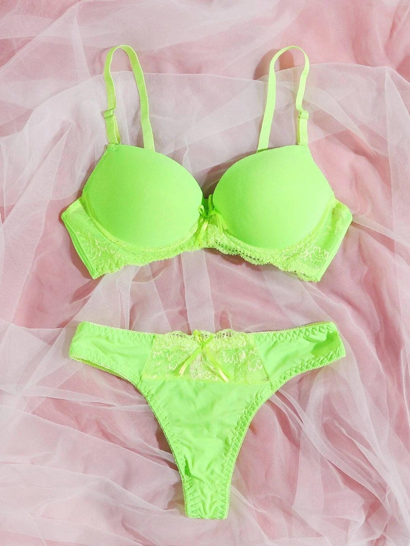 Contrast Lace Underwire Bra & Panty Lingerie Set