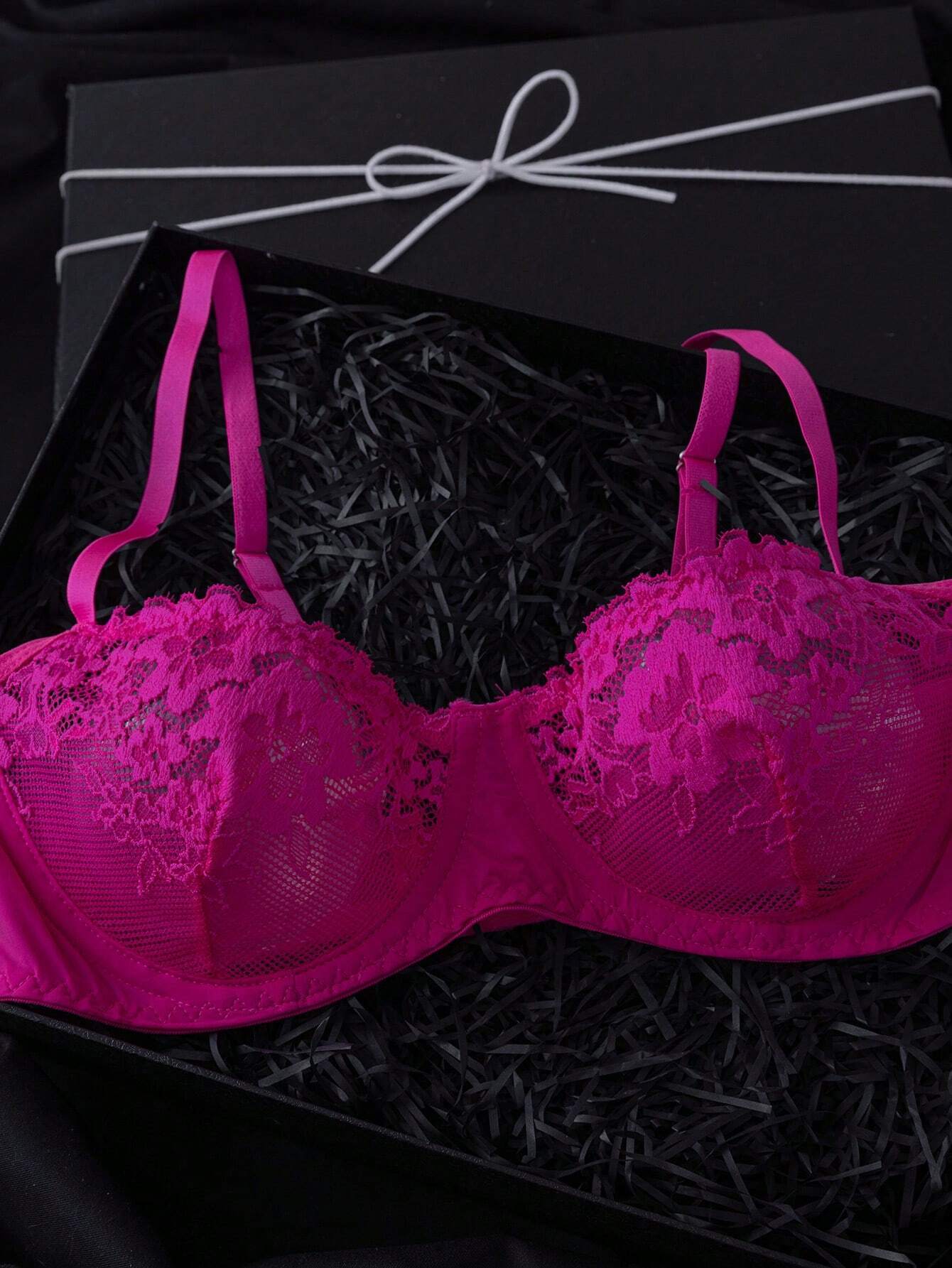 2pcs Women's Simple Lace Patchwork Spaghetti Strap Casual Underwear Set