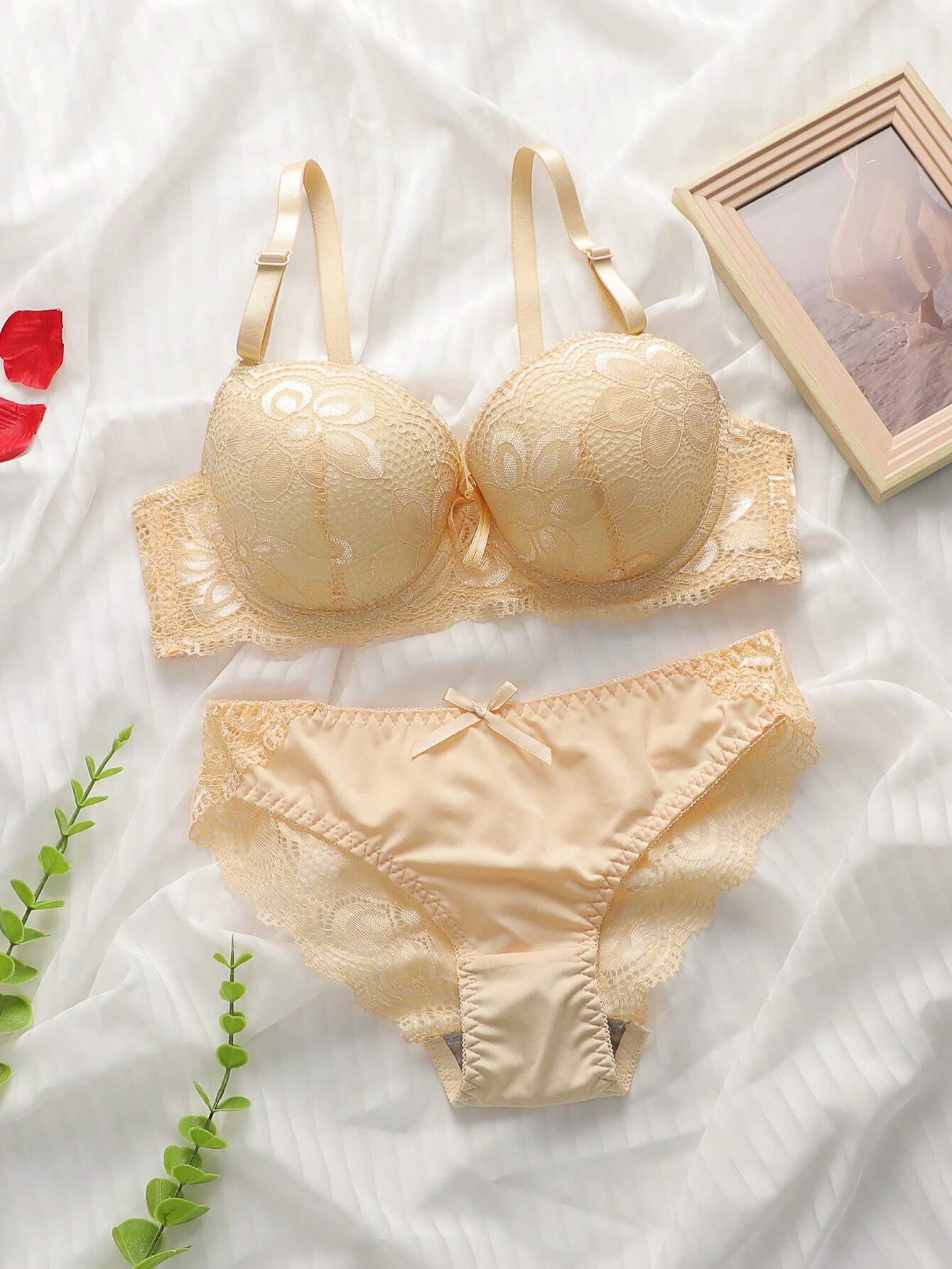 Floral Lace Underwire Bra & Panty Lingerie Set Apricot