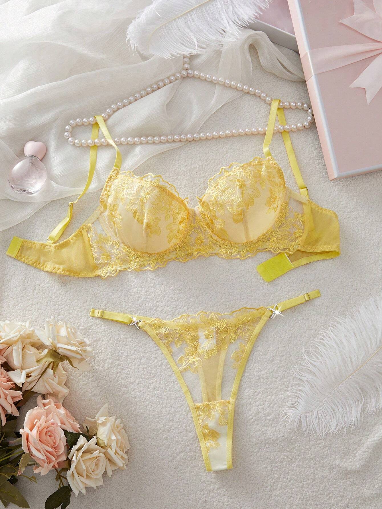 2pcs Vintage Lady Sexy Bra & Thong Lingerie Set Yellow