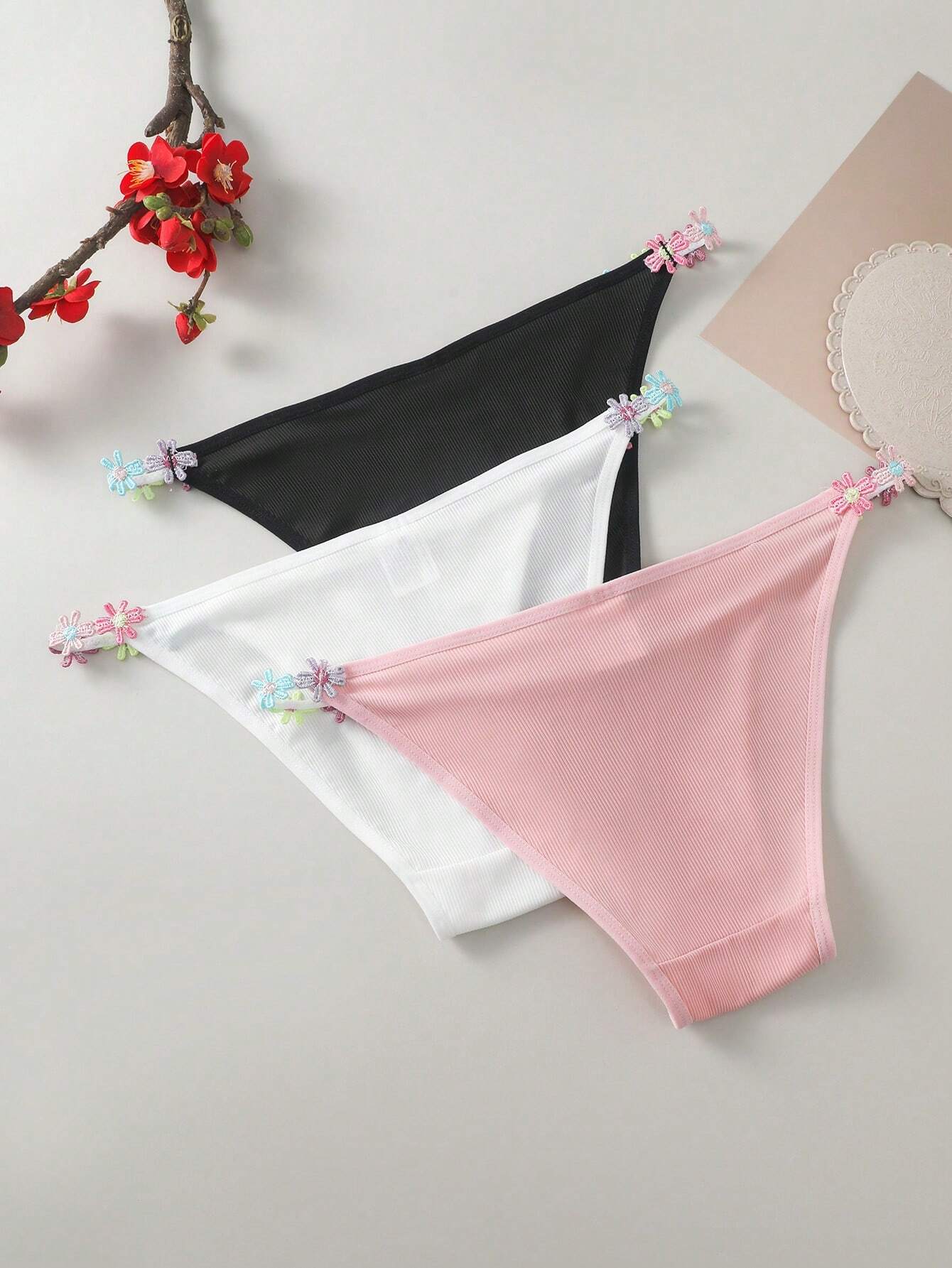 Eraneu 3pcs/Set Women's Floral Embroidery Triangle Panties