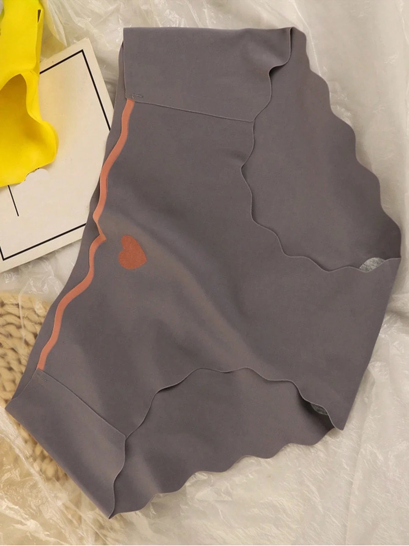 3pcs Women's Sweet Ice Silk Seamless Heart Shaped Trim Breathable Triangle Underwear