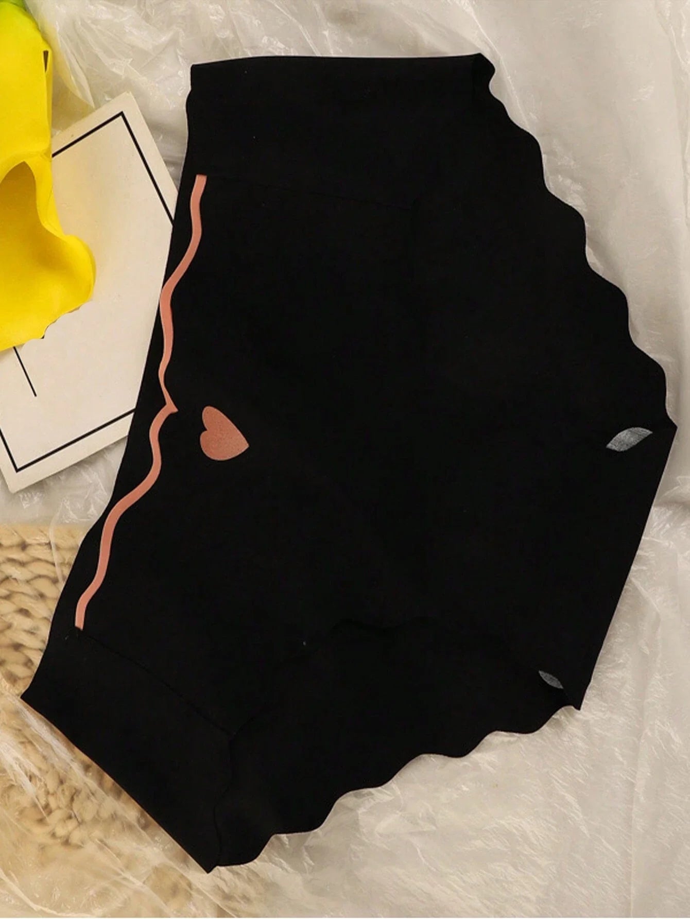 3pcs Women's Sweet Ice Silk Seamless Heart Shaped Trim Breathable Triangle Underwear