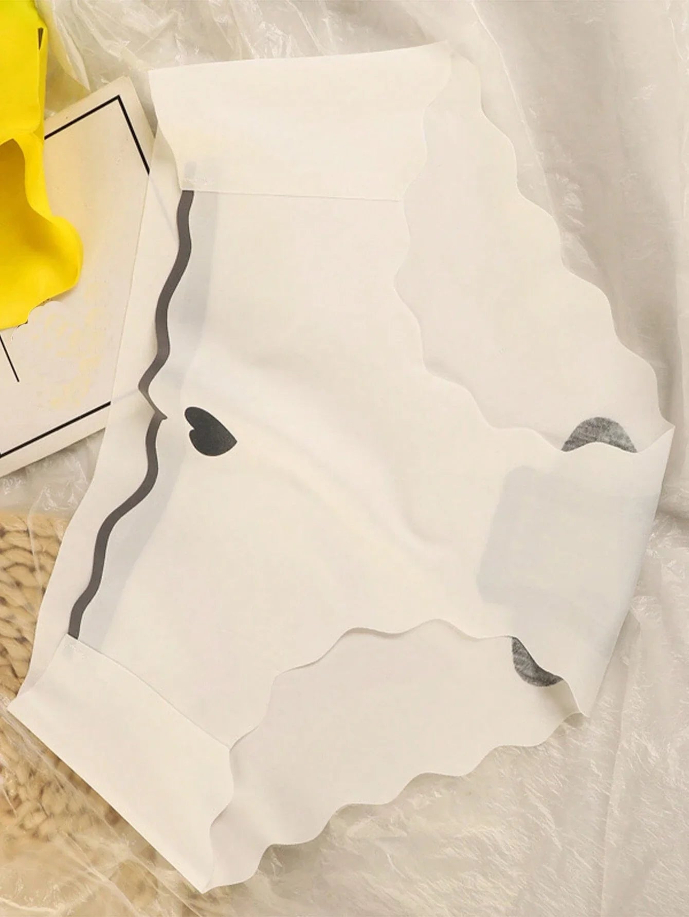 3pcs Women's Sweet Ice Silk Seamless Heart Shaped Trim Breathable Triangle Underwear