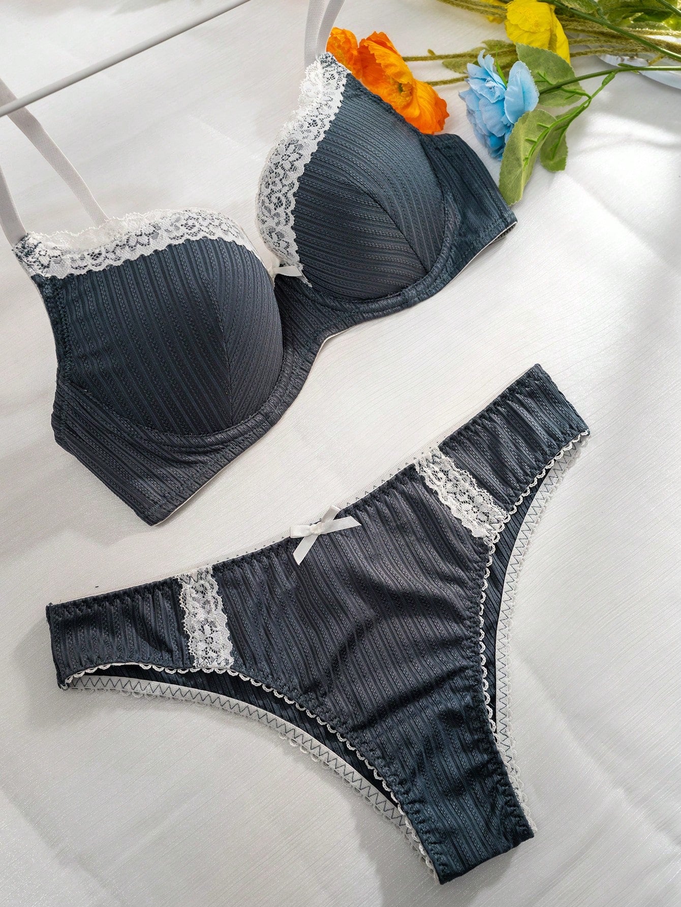 Women's Splicing Lace Underwire Bra Set